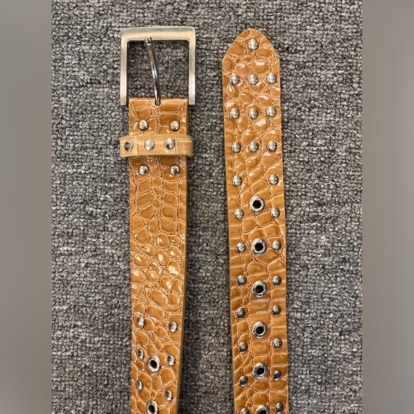 Tan Croc Embossed Studded Belt 43” Silver Grommet Western Y2K Boho Statement - Picture 3 of 9